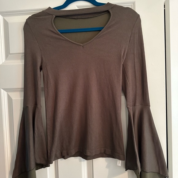 Choker Neck Long Bell Sleeve - Picture 2 of 3